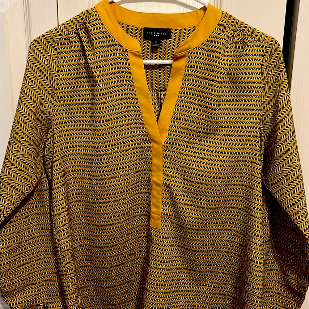 Lightweight long sleeve blouse